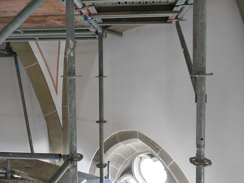 Malerarbeiten in der Stadtpfarrkirche (Foto: Karl-Franz Thiede)